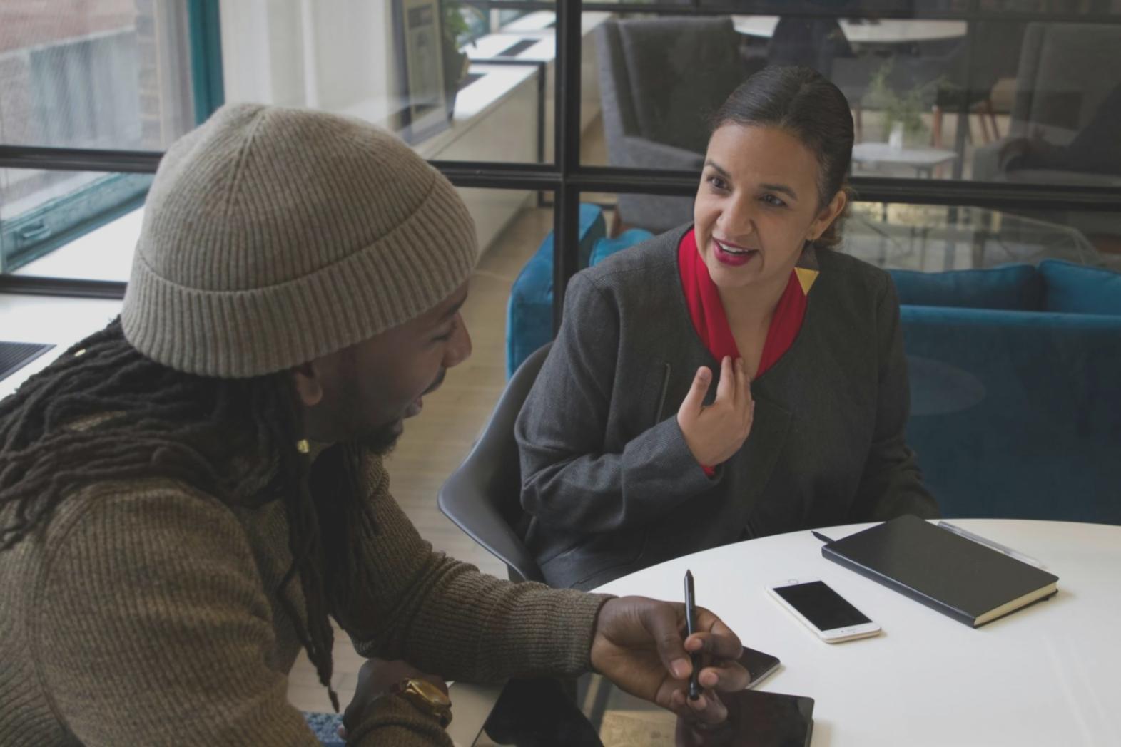 Consultation financière personnalisée avec présentation de rapports et recommandations stratégiques
